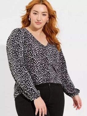 Torrid Studio Knit V-Neck Puff Long Sleeve Top Size 2